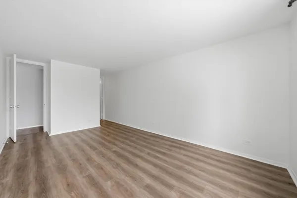 $2,600 | 4000 Triumvera Drive, Unit 201A, Glenview, IL 60025