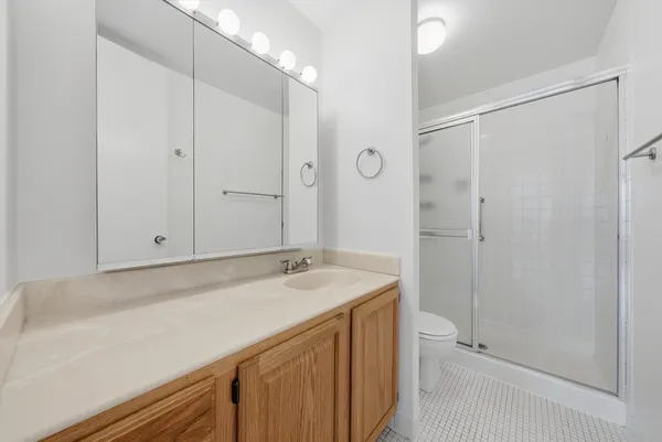$2,600 | 4000 Triumvera Drive, Unit 201A, Glenview, IL 60025