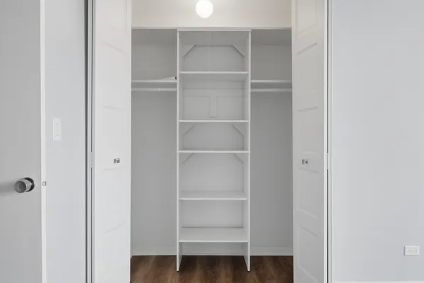 $2,600 | 4000 Triumvera Drive, Unit 201A, Glenview, IL 60025