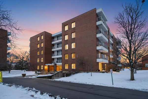 $2,600 | 4000 Triumvera Drive, Unit 201A, Glenview, IL 60025