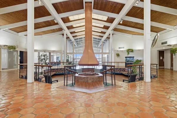 $2,600 | 4000 Triumvera Drive, Unit 201A, Glenview, IL 60025