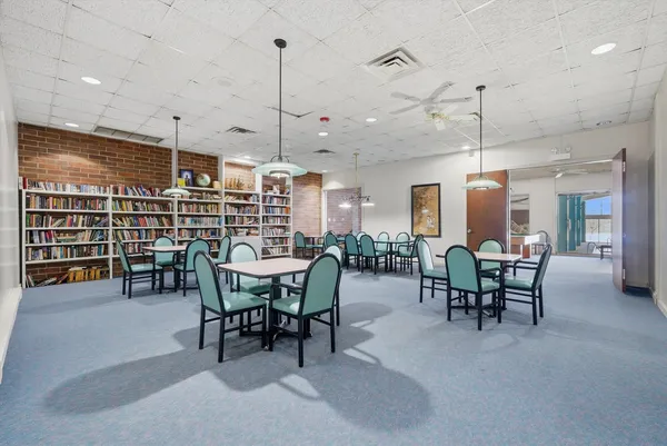 $2,600 | 4000 Triumvera Drive, Unit 201A, Glenview, IL 60025