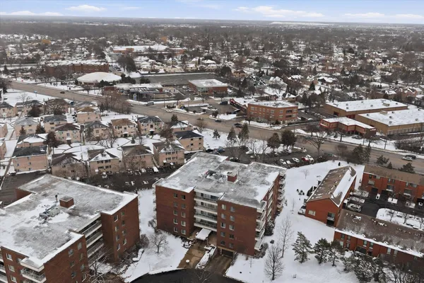 $2,600 | 4000 Triumvera Drive, Unit 201A, Glenview, IL 60025