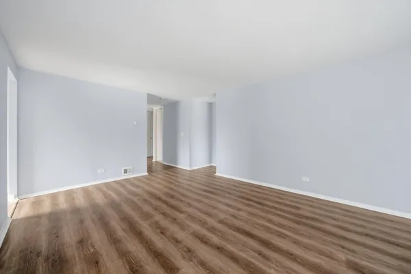 $2,600 | 4000 Triumvera Drive, Unit 201A, Glenview, IL 60025