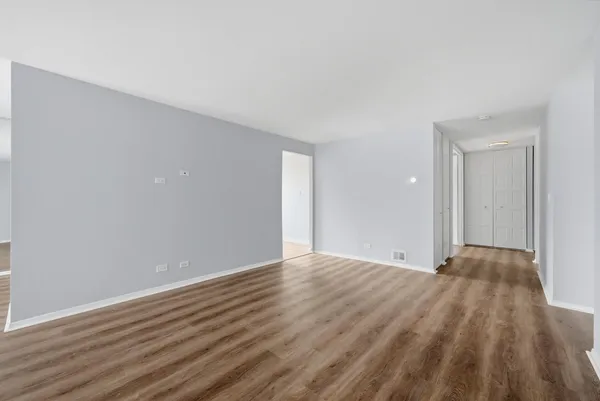 $2,600 | 4000 Triumvera Drive, Unit 201A, Glenview, IL 60025