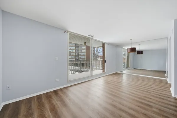 $2,600 | 4000 Triumvera Drive, Unit 201A, Glenview, IL 60025