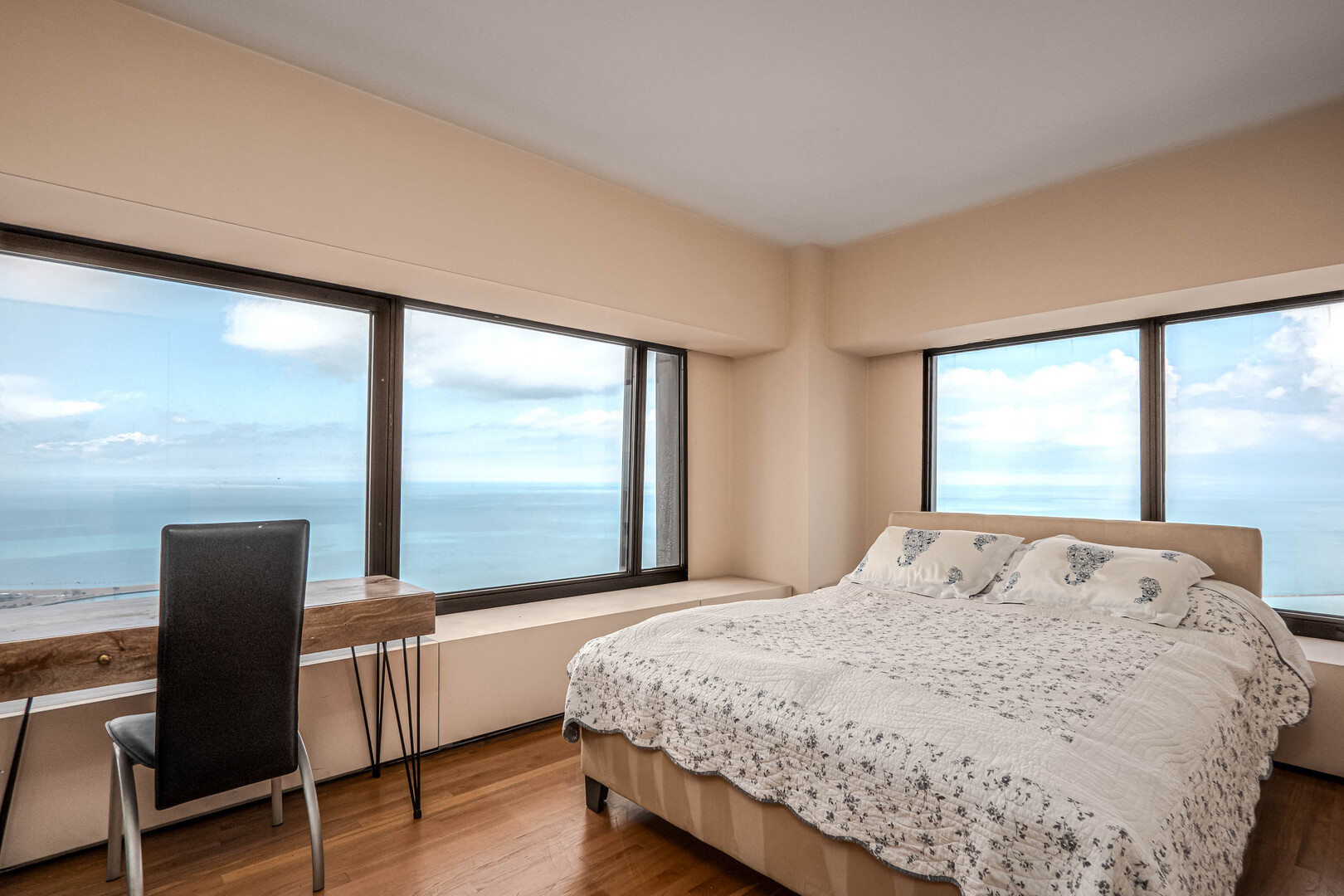 175 East Delaware Place, Unit 5809 Chicago, IL 60611 - Photo 14 of 28