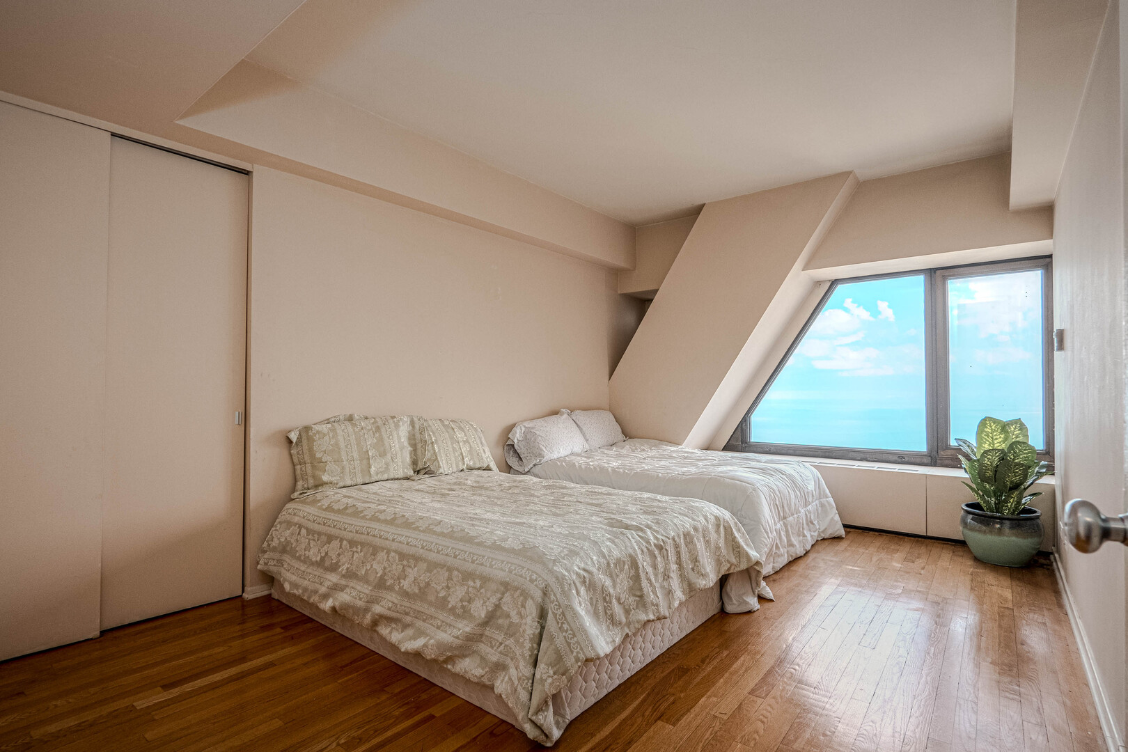 175 East Delaware Place, Unit 5809 Chicago, IL 60611 - Photo 16 of 28