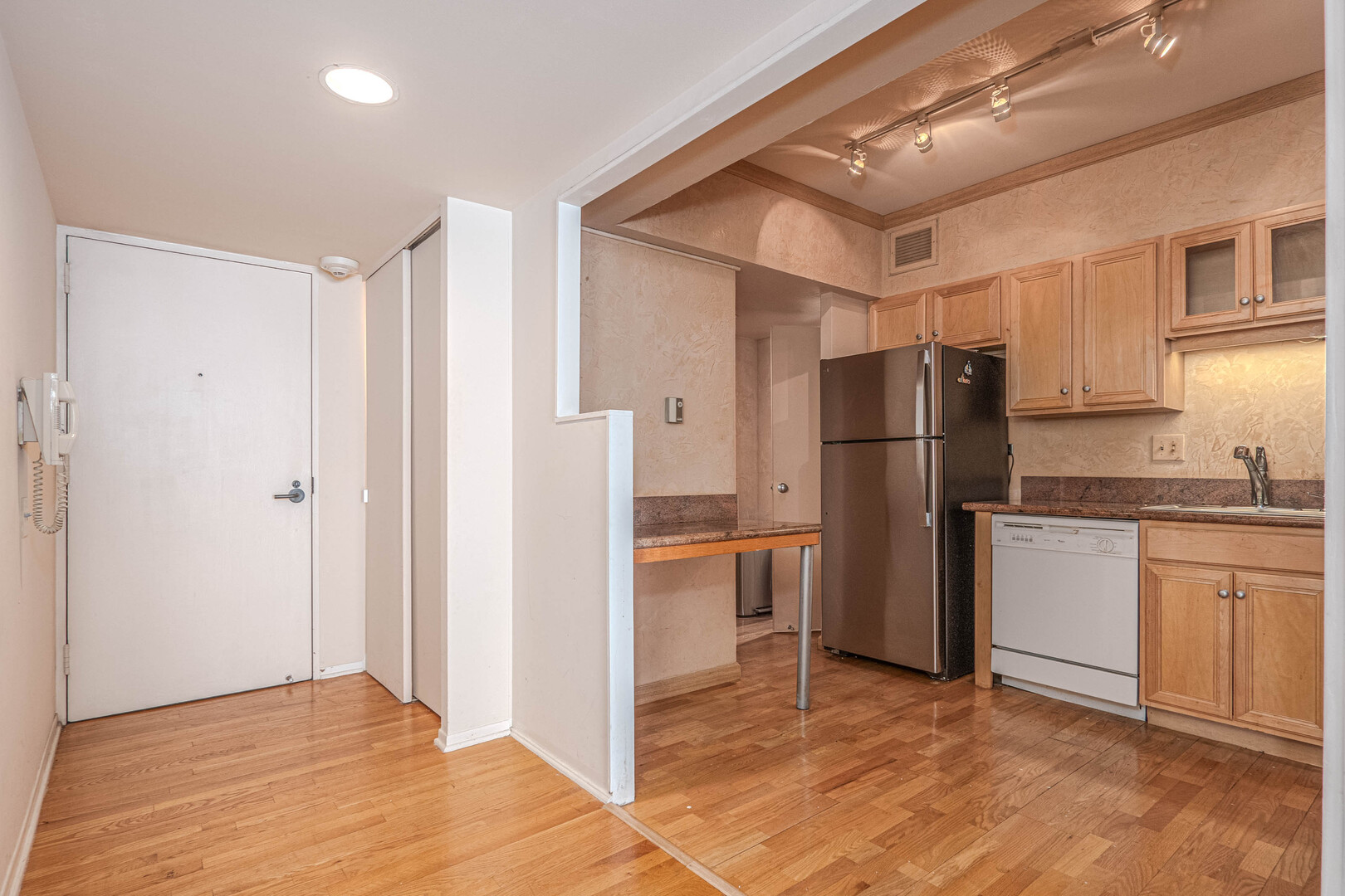 175 East Delaware Place, Unit 5809 Chicago, IL 60611 - Photo 2 of 28