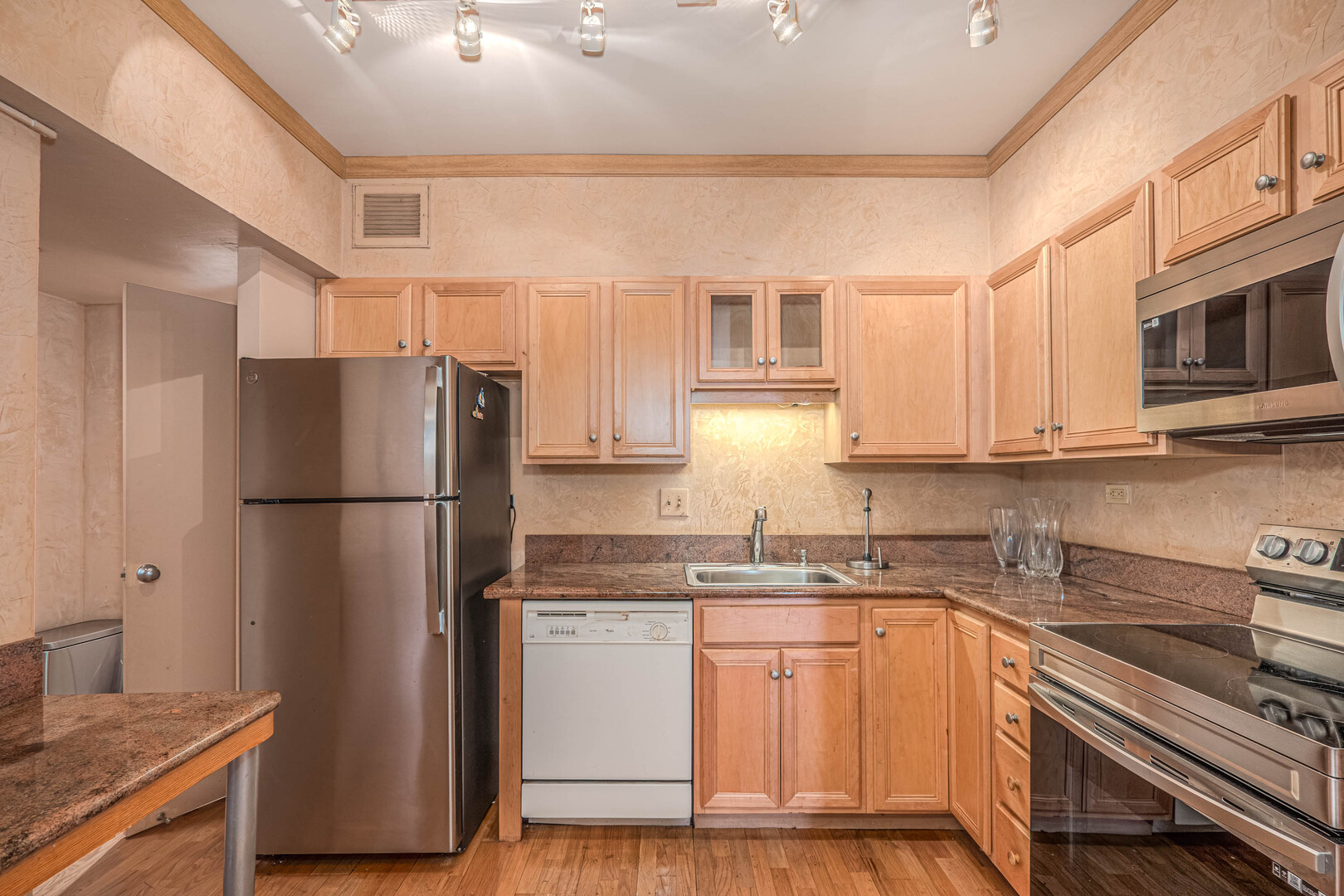 175 East Delaware Place, Unit 5809 Chicago, IL 60611 - Photo 3 of 28