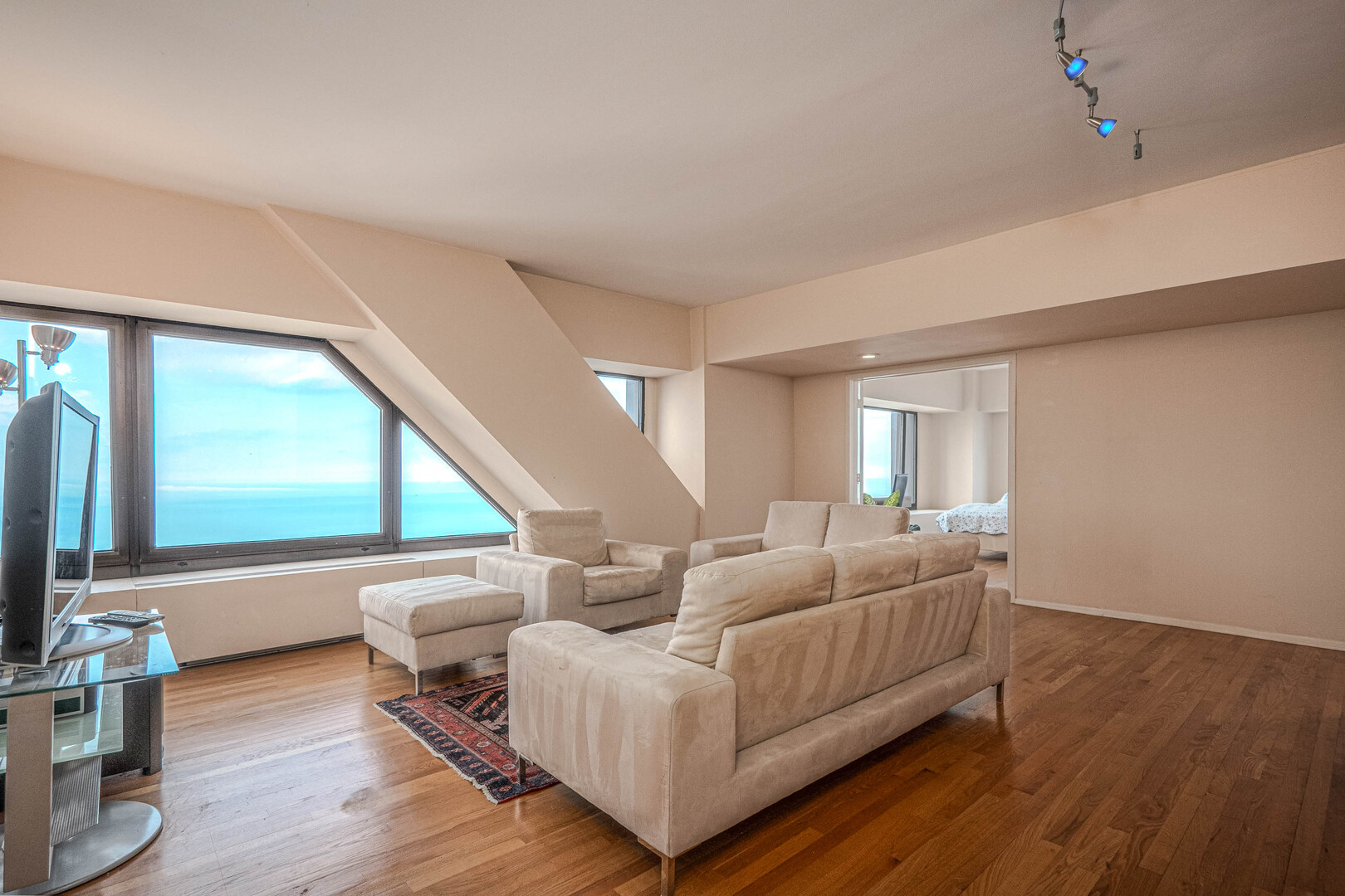 175 East Delaware Place, Unit 5809 Chicago, IL 60611 - Photo 8 of 28