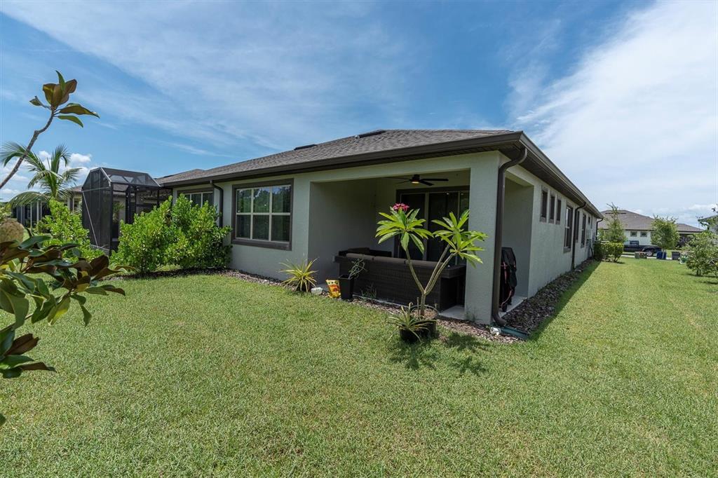 6352 Mooring Line Circle Apollo Beach, FL 33572 - Photo 27 of 33 a front view of a house with garden