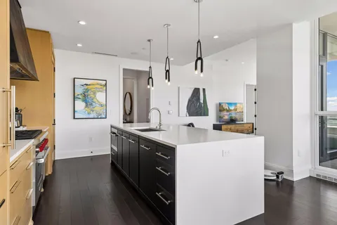 $1,090,000 | 1111 West River Parkway, Unit 23D, Minneapolis, MN 55415