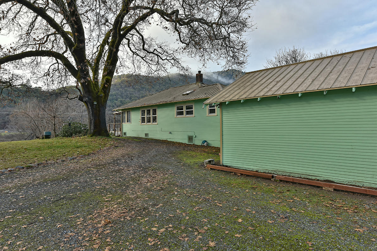 404 Upper River Road Gold Hill, OR 97525 - Photo 31 of 41 29
