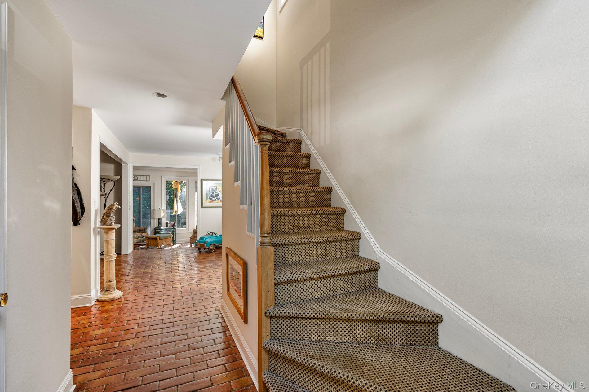 29 Argyle Road Albertson, NY 11507 - Photo 4 of 27 Gallery Image 4