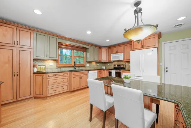 $389,900 | 1406 Lincoln Road, McHenry, IL 60051