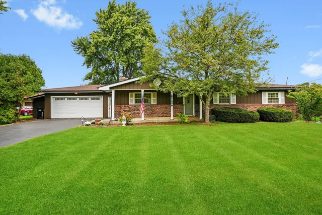 $389,900 | 1406 Lincoln Road, McHenry, IL 60051