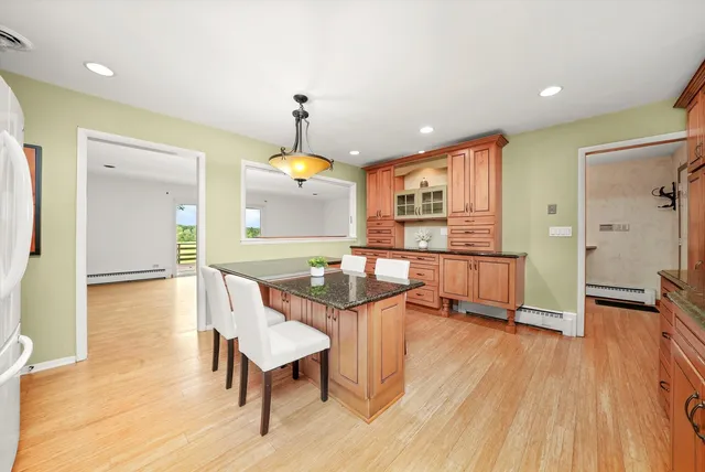 $389,900 | 1406 Lincoln Road, McHenry, IL 60051