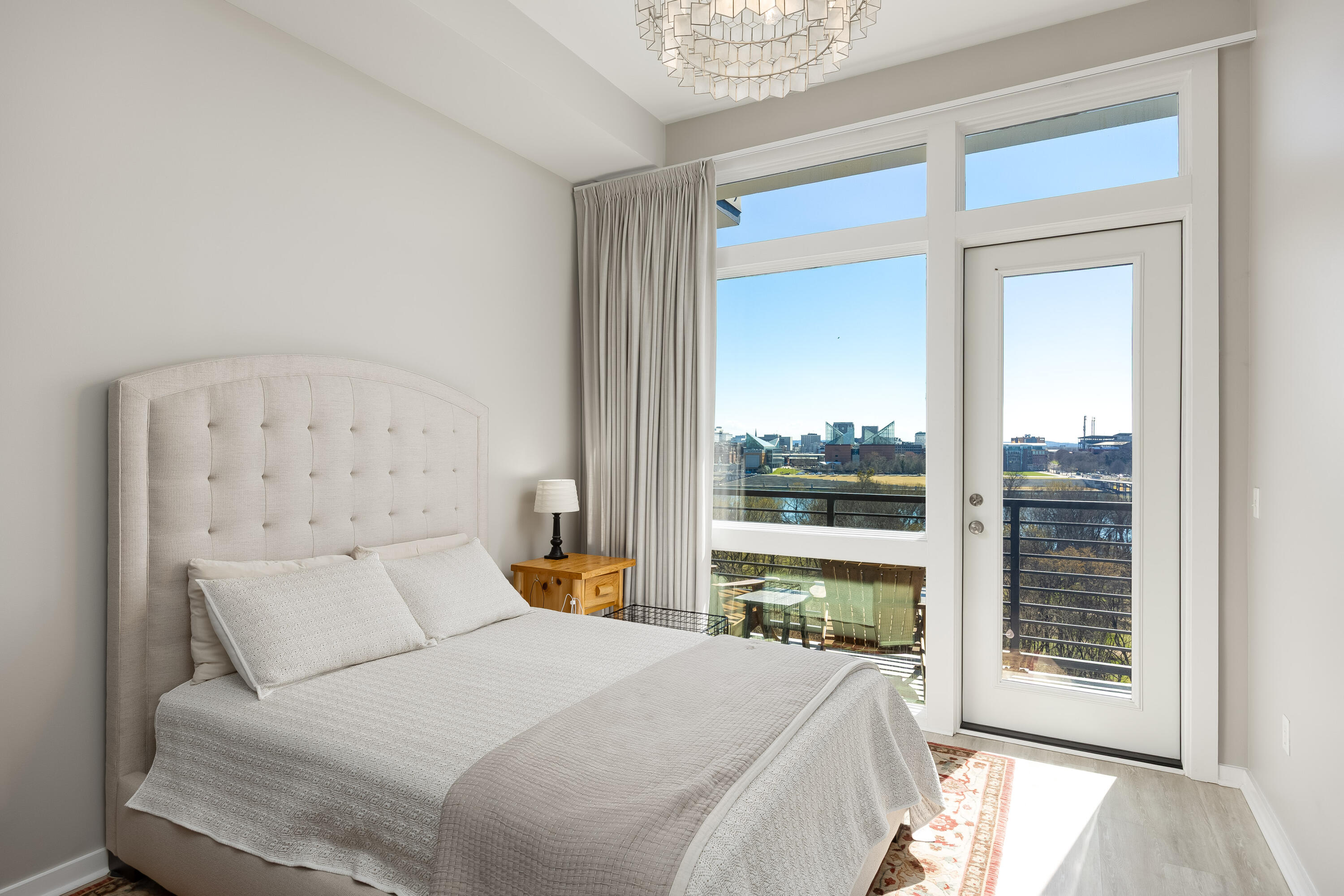 200 Manufacturers Road, Unit 707 Chattanooga, TN 37405 - Photo 17 of 65 Primary En Suite