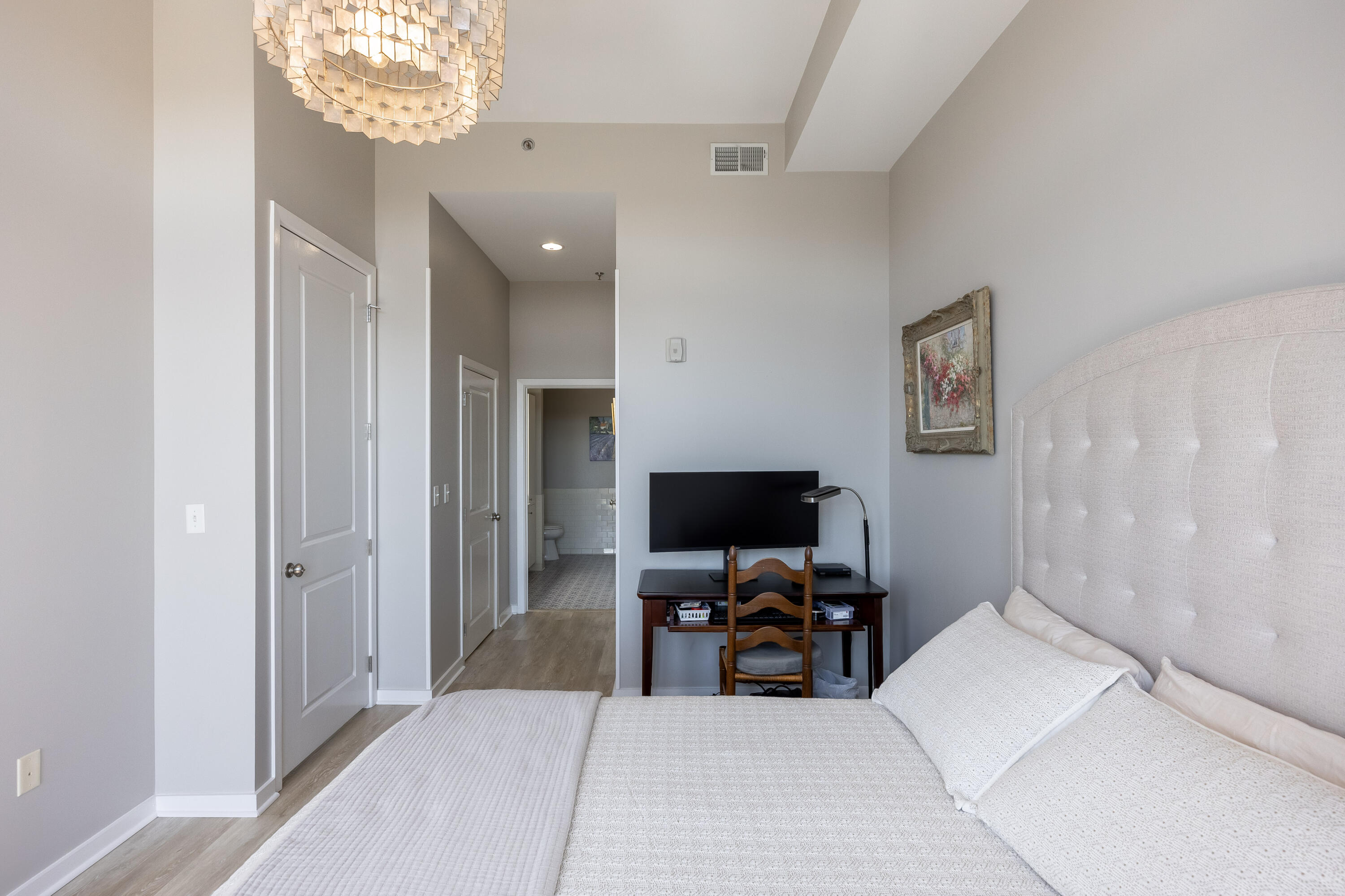 200 Manufacturers Road, Unit 707 Chattanooga, TN 37405 - Photo 18 of 65 Primary En Suite