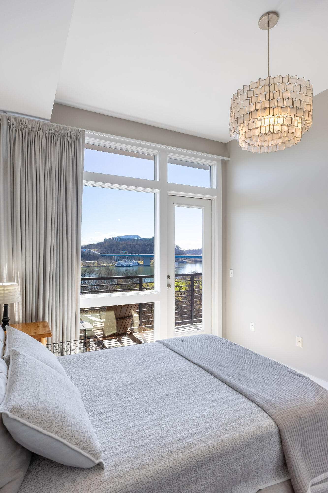 200 Manufacturers Road, Unit 707 Chattanooga, TN 37405 - Photo 19 of 65 Primary En Suite