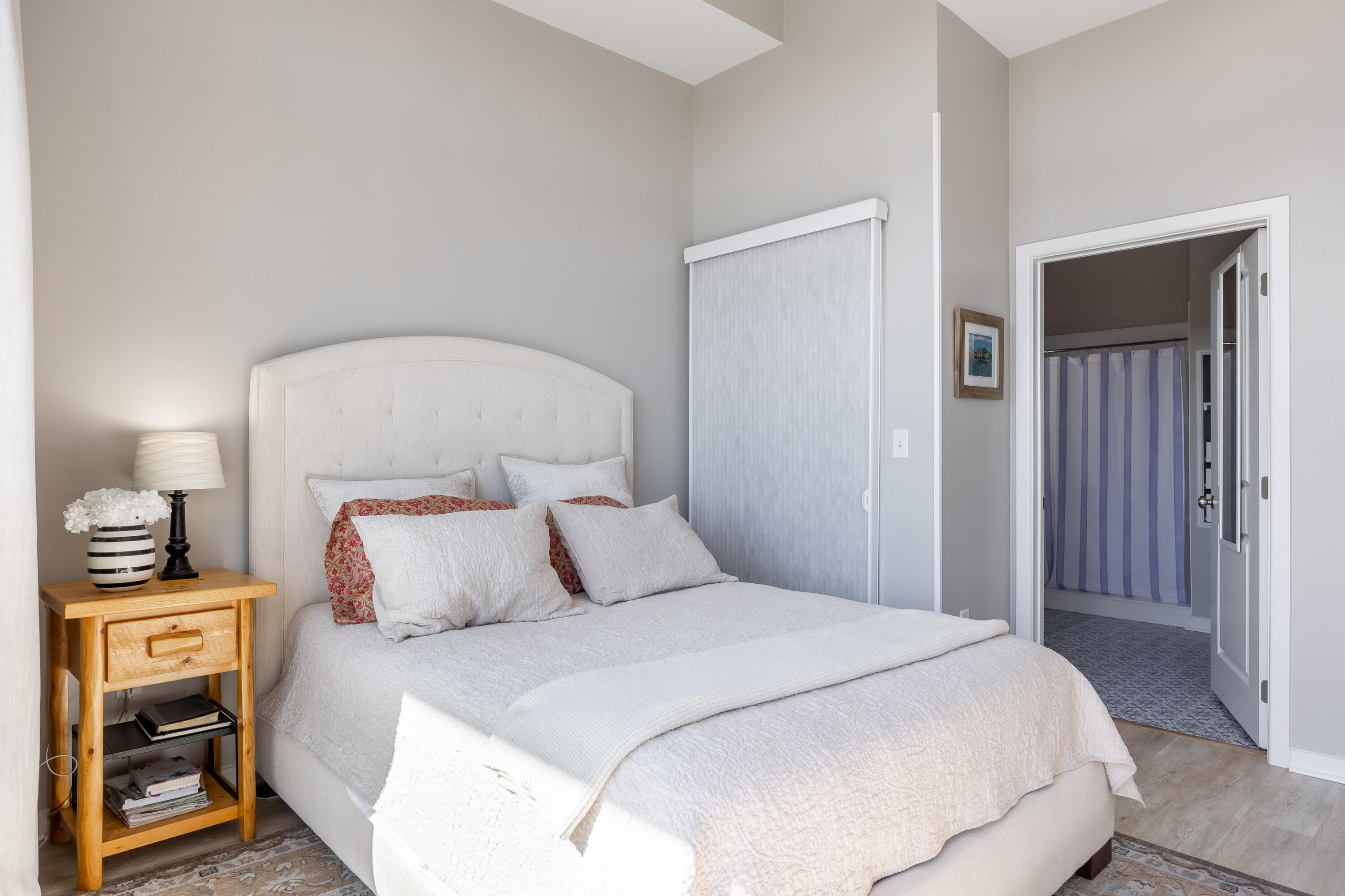 200 Manufacturers Road, Unit 707 Chattanooga, TN 37405 - Photo 31 of 65 Guest Suite