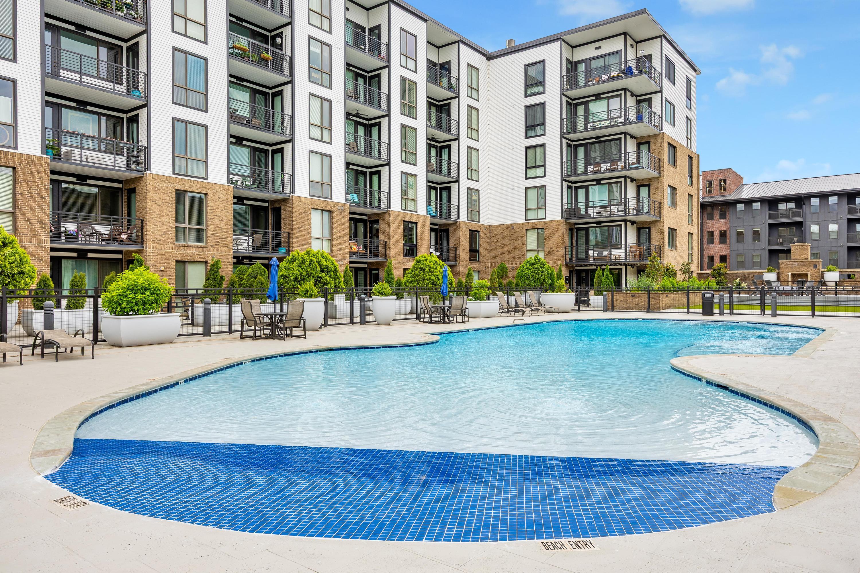 200 Manufacturers Road, Unit 707 Chattanooga, TN 37405 - Photo 57 of 65 Beach Entry Pool