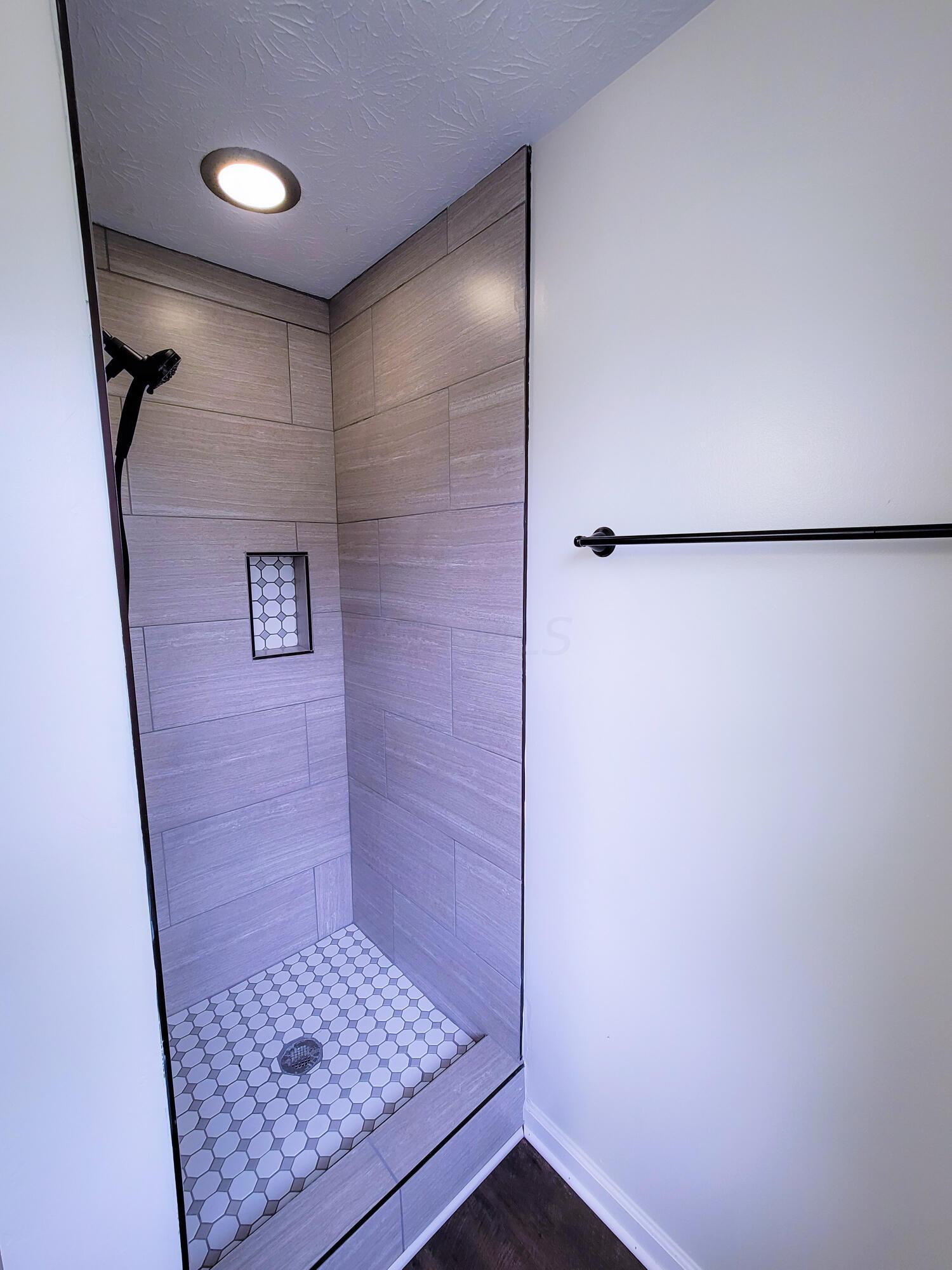1652 Parkgate Road Columbus, OH 43229 - Photo 31 of 35 PSX_20220506_123533