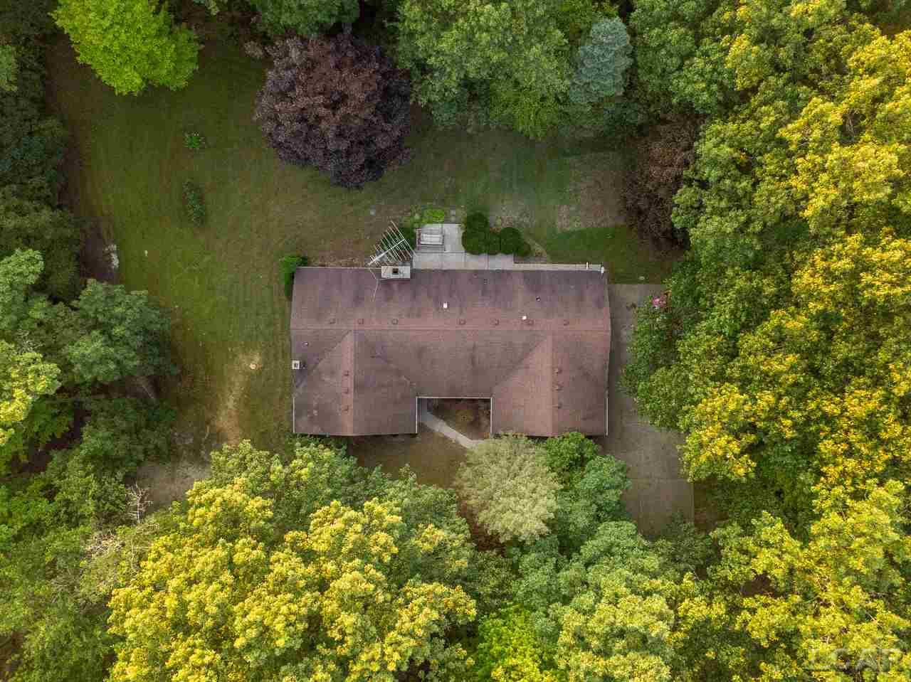 1423 North Raisinville Road Monroe, MI 48162 - Photo 4 of 32 31393974-4.JPG
