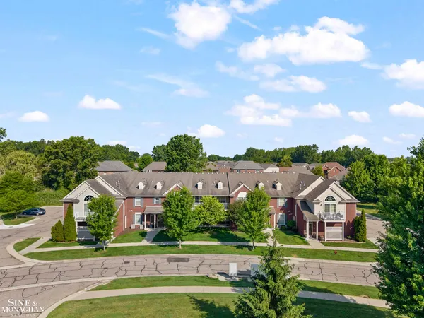 $245,000 | 29981 Fox Run Circle, Warren, MI 48092