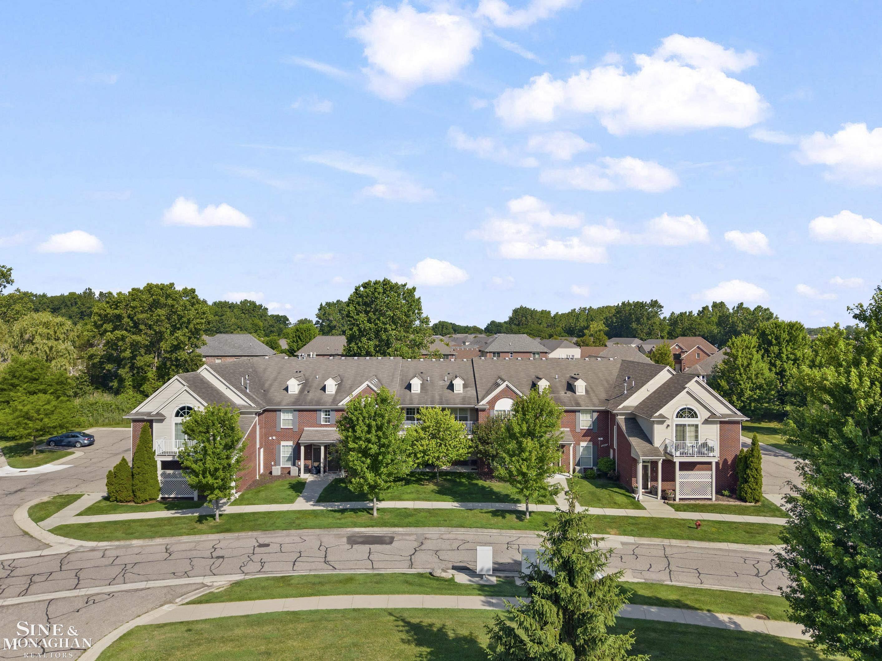 29981 Fox Run Circle Warren, MI 48092 - Photo 1 of 34 50213994-3074c85b-ff25-44bf-85cb-e5309cb80b9b.JPG