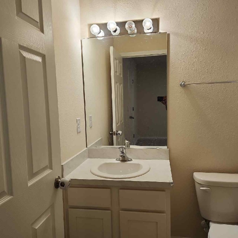 86624 Shortline Circle Yulee, FL 32097 - Photo 15 of 31 a bathroom with a sink toilet and vanity