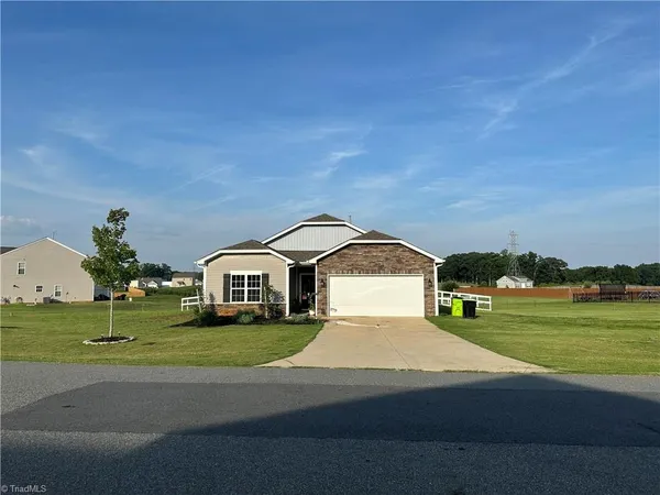 $339,999 | 437 Altavista Drive, Clemmons, NC 27012