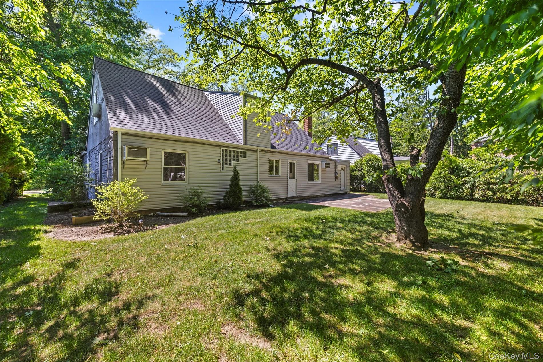 55 Warwick Road Great Neck, NY 11023 - Photo 29 of 29
