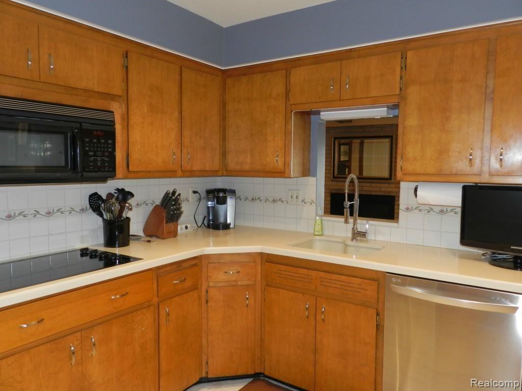 1622 Newcastle Road Grosse Pointe, MI 48236 - Photo 10 of 24 DSCN2536.jpg