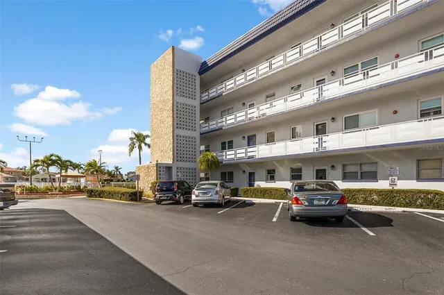 $2,750 | 5955 30th Avenue South, Unit 202, Gulfport, FL 33707