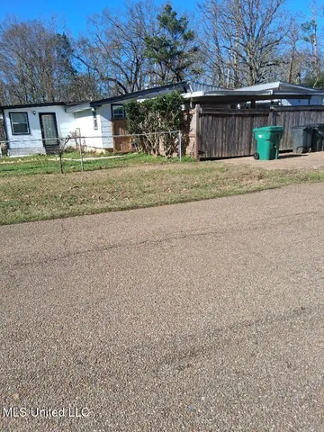 $150,000 | 273 West Lake Dockery Drive, Byram, MS 39272