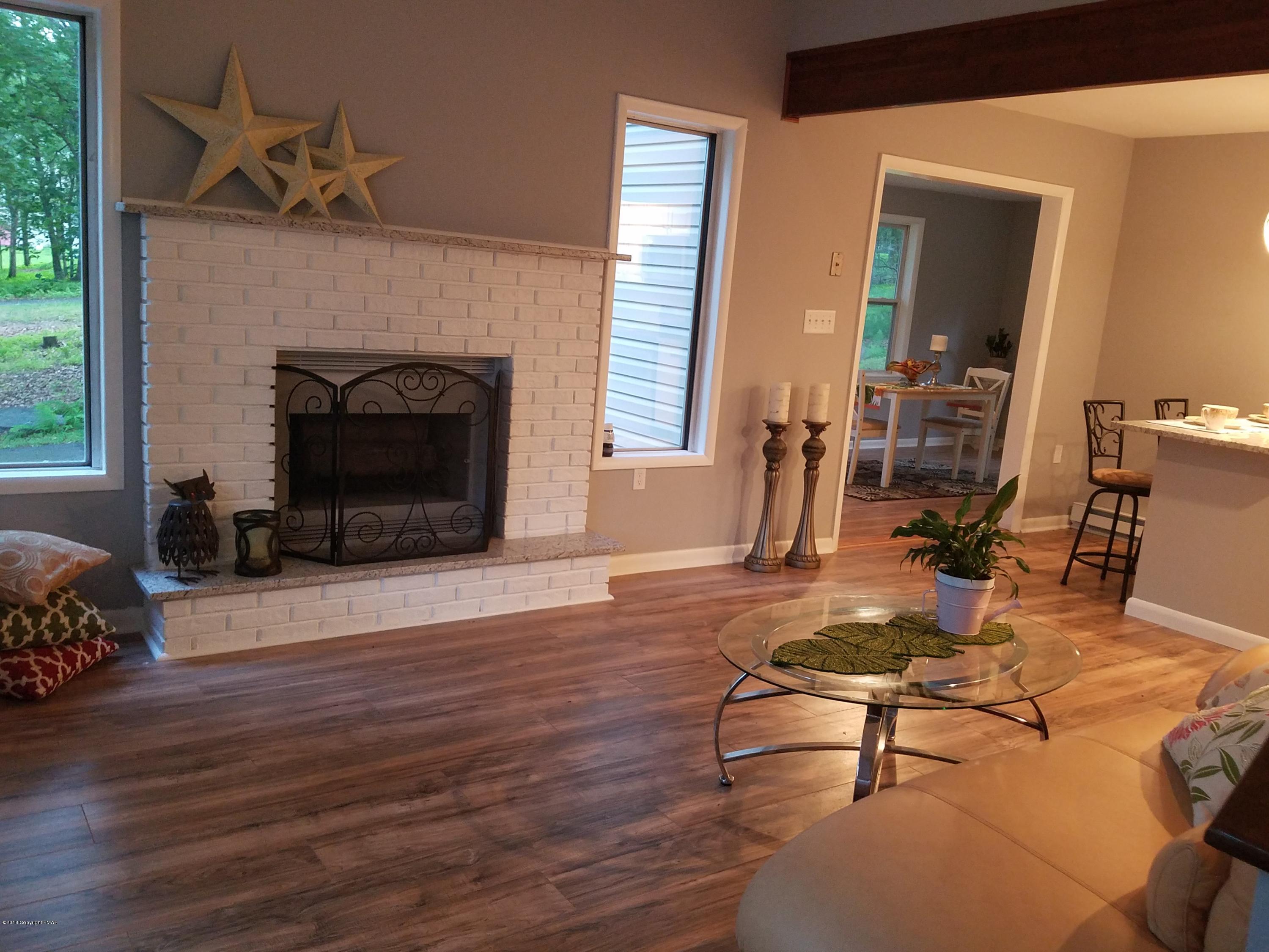 4333 Pine Ridge Drive East Bushkill, PA 18324 - Photo 17 of 21 Max livingroom & dining pic