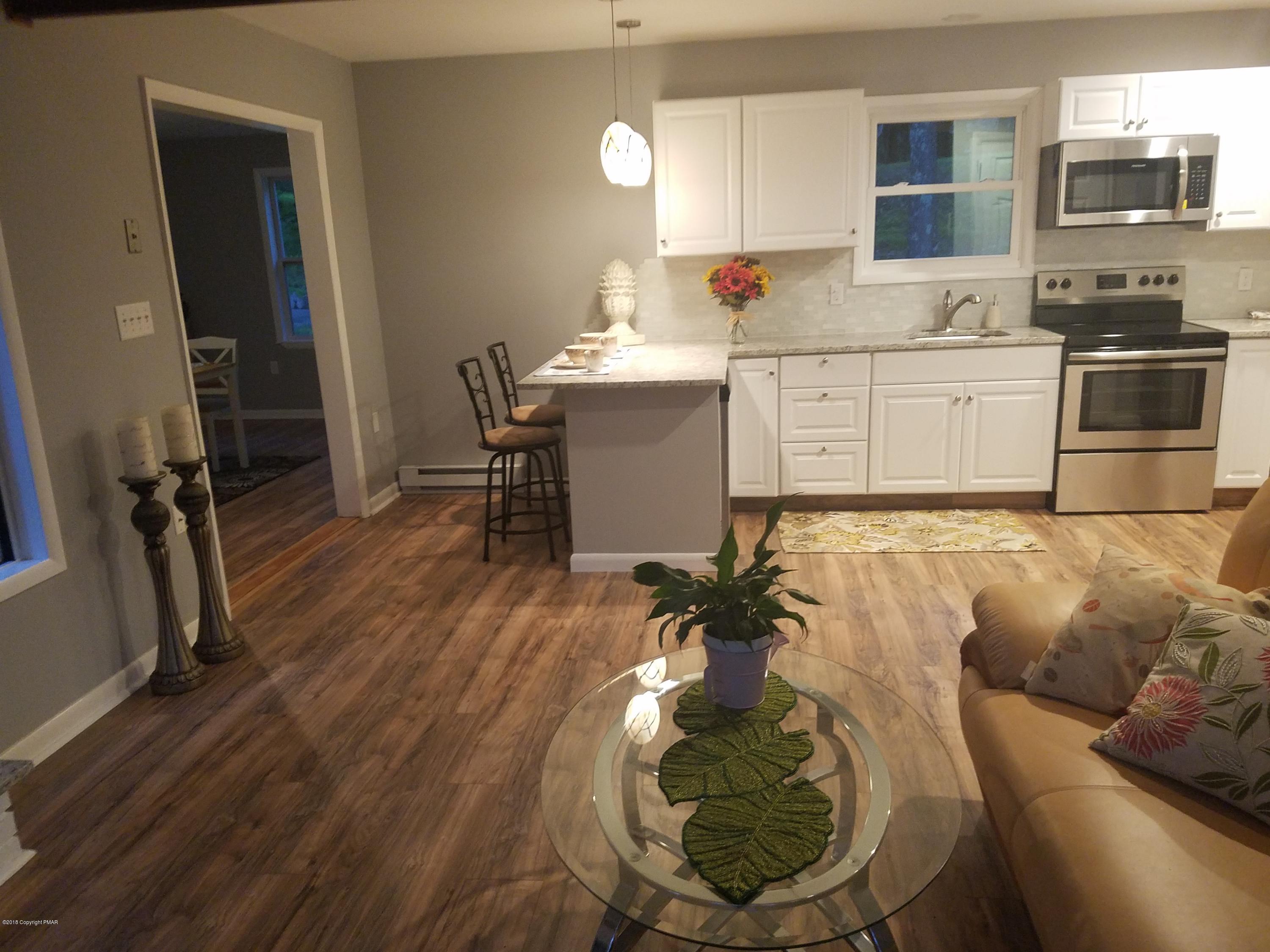 4333 Pine Ridge Drive East Bushkill, PA 18324 - Photo 10 of 21 Max dinning pic 2