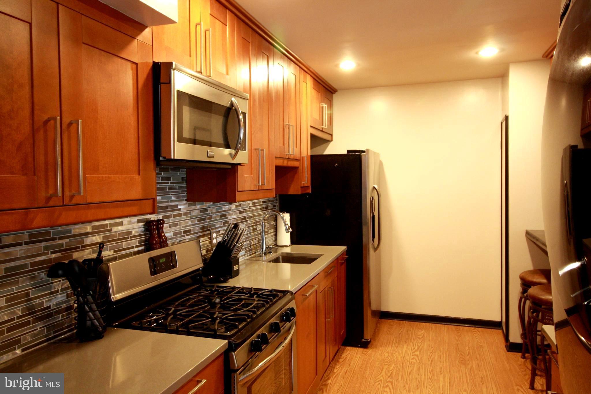 11833 Shire Court, Unit 1A Reston, VA 20191 - Photo 3 of 24 Kitchen Stainless Applicances