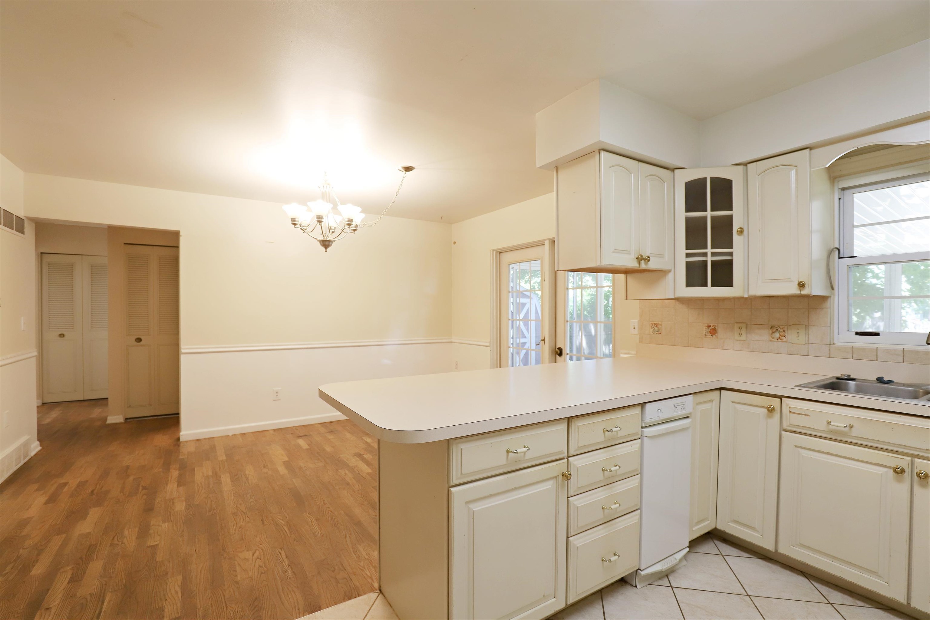 1392 West Judd Road Flint, MI 48507 - Photo 7 of 26