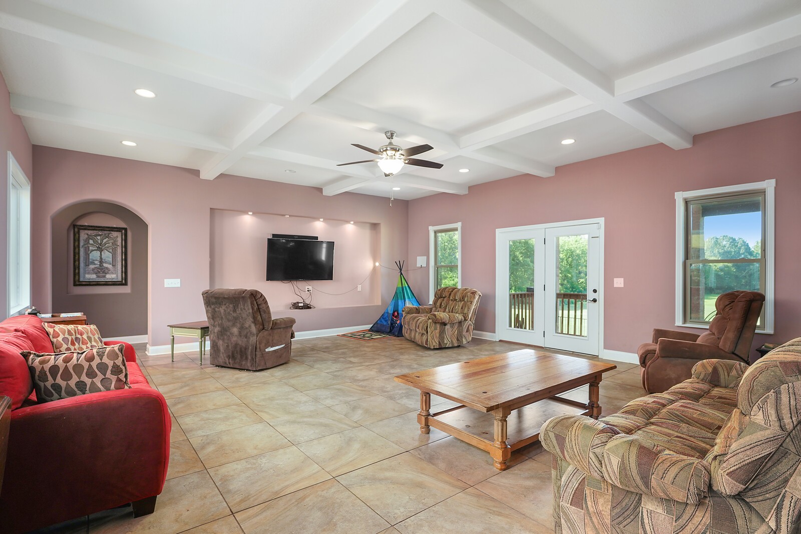 4785 Pulliam-Hardaway Road Springfield, TN 37172 - Photo 13 of 45 a living room with furniture and a flat screen tv