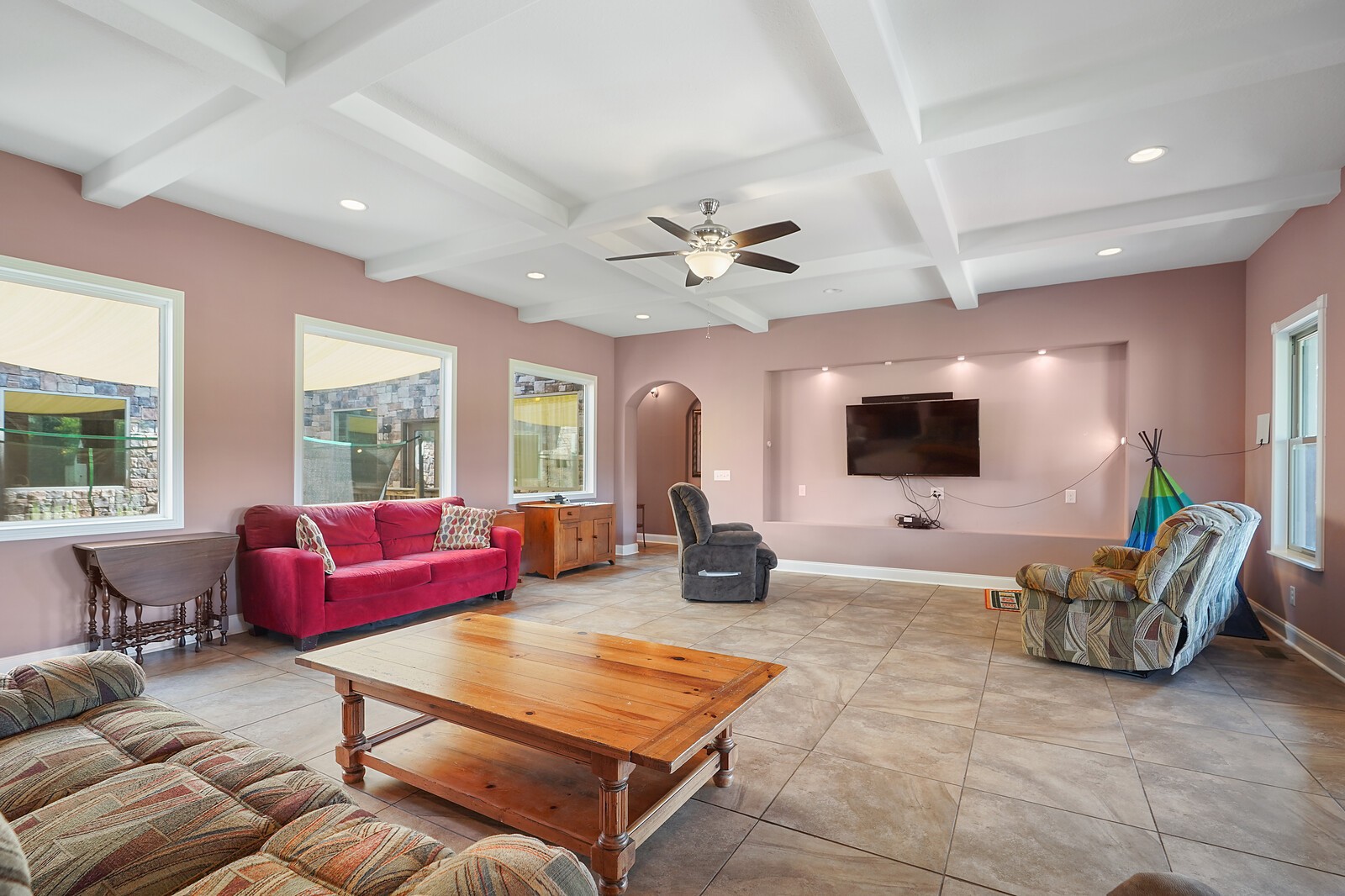 4785 Pulliam-Hardaway Road Springfield, TN 37172 - Photo 14 of 45 a living room with furniture a flat screen tv and a large window