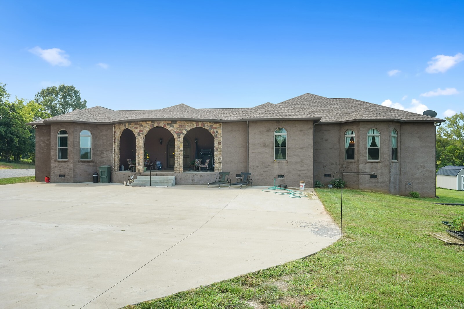 4785 Pulliam-Hardaway Road Springfield, TN 37172 - Photo 2 of 45 a front view of a house with a garden and yard