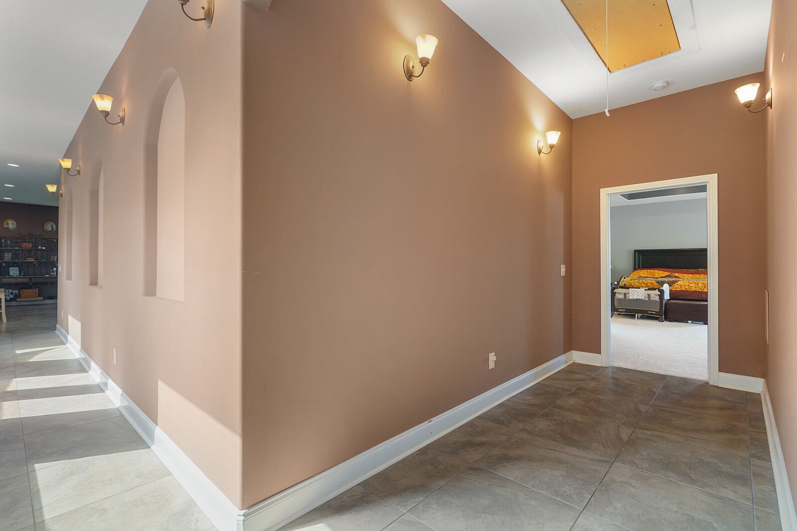 4785 Pulliam-Hardaway Road Springfield, TN 37172 - Photo 26 of 45 a view of a livingroom and a hallway