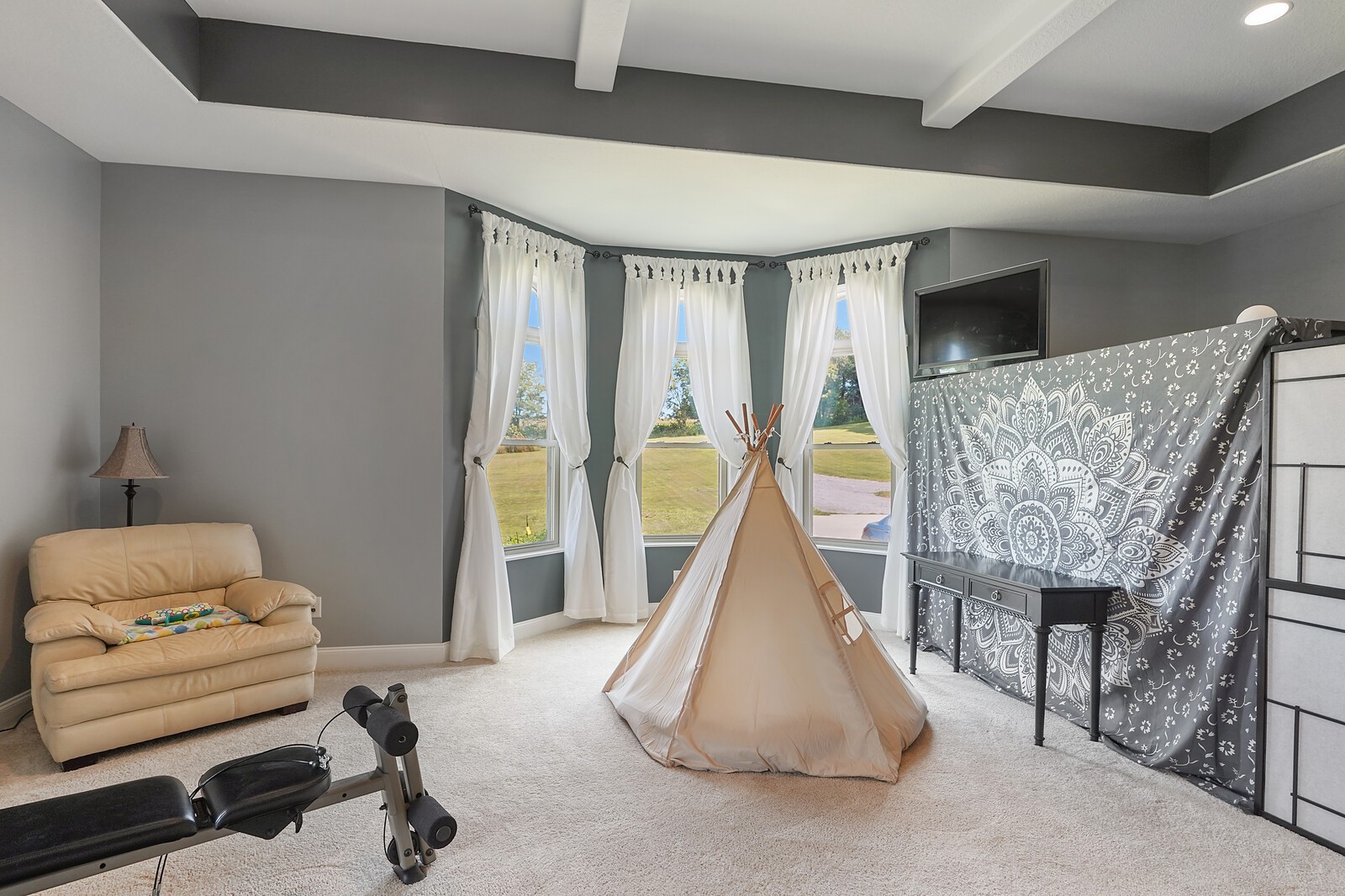 4785 Pulliam-Hardaway Road Springfield, TN 37172 - Photo 28 of 45 a living room with furniture and a table