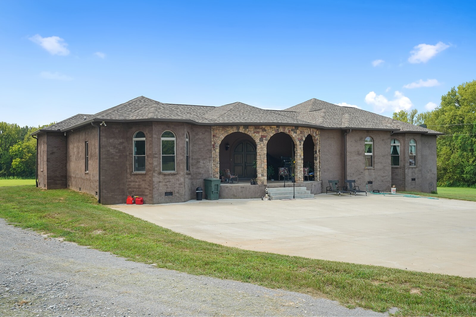 4785 Pulliam-Hardaway Road Springfield, TN 37172 - Photo 3 of 45 a front view of a house with a yard and garage
