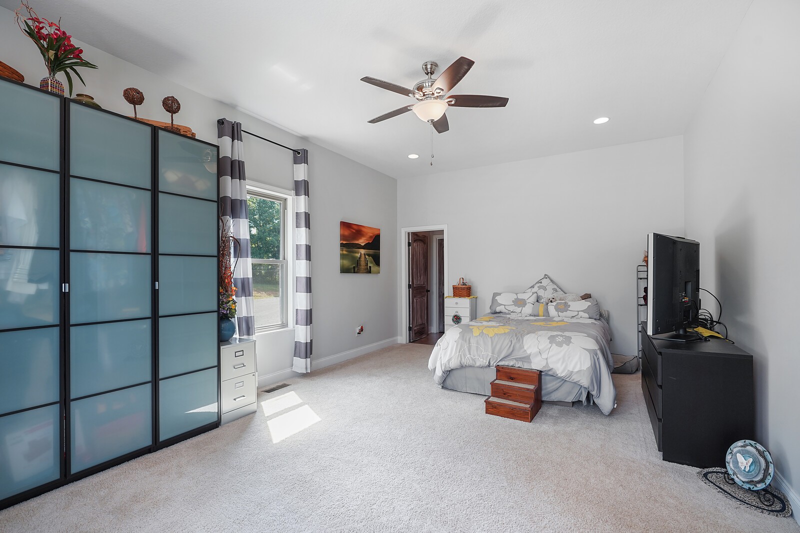 4785 Pulliam-Hardaway Road Springfield, TN 37172 - Photo 37 of 45 a view of a livingroom with storage and utility room