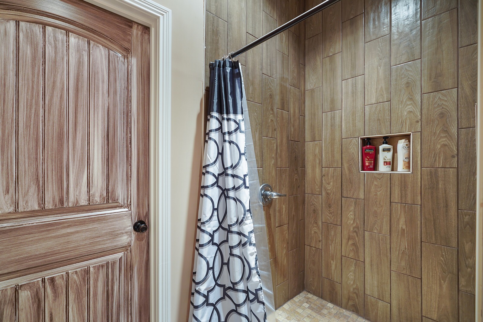 4785 Pulliam-Hardaway Road Springfield, TN 37172 - Photo 41 of 45 a bathroom with a shower and a window