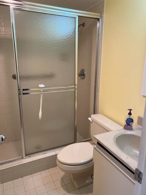 5260 Northwest 2nd Avenue, Unit 404 Boca Raton, FL 33487 - Photo 13 of 23 2nd full bathroom with shower